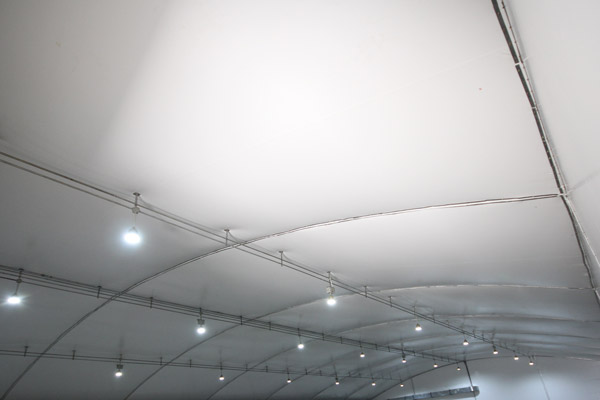 成都膜結(jié)構(gòu)透光性選擇：光影交織，構(gòu)筑現(xiàn)代建筑之美